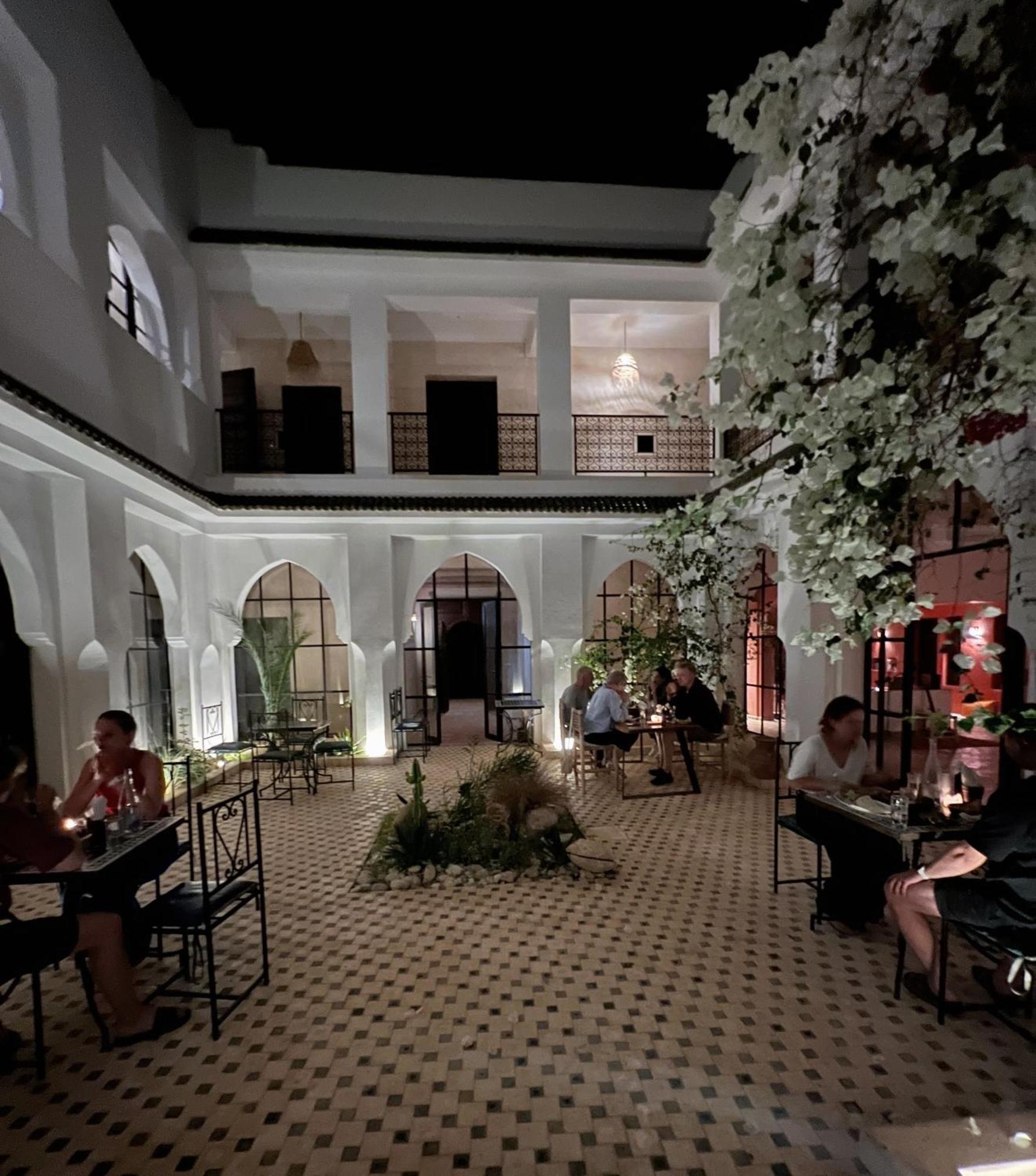 Dar Omnia Hotel Szavíra Kültér fotó